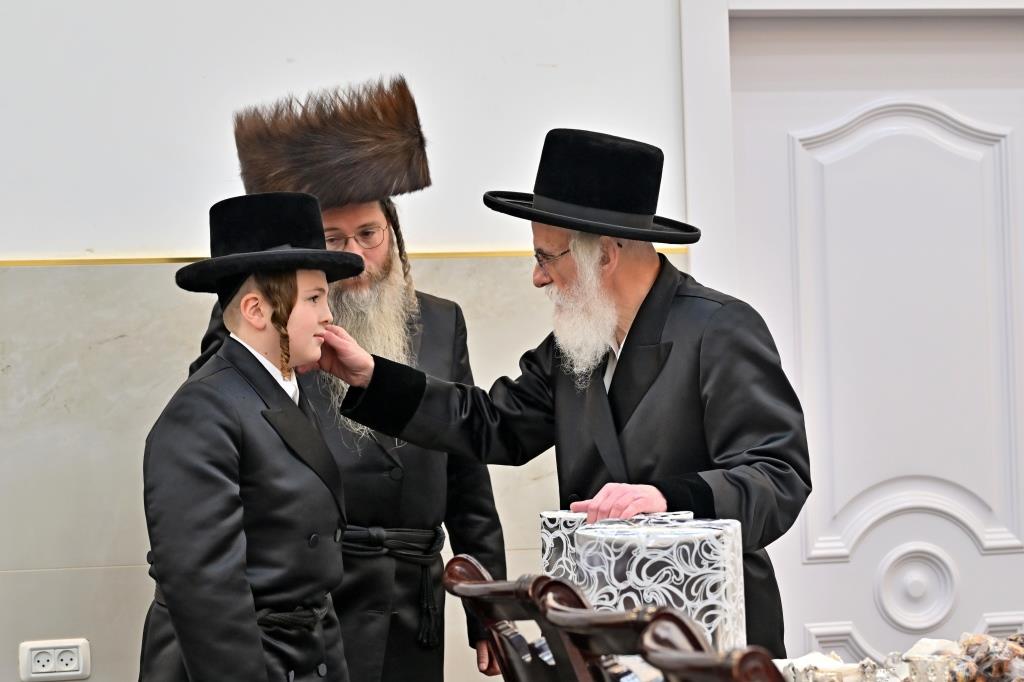 בר מצווה לבן הרב חיים מאיר מרקוביץ, אצל האדמו"ר מויזניץ