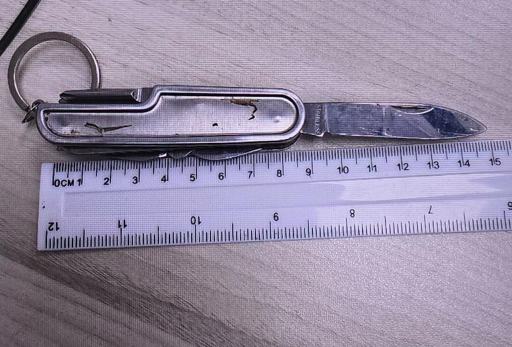 הסכין שנמצאה על גופו