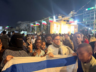 שירת "עם ישראל חי" בסומלילנד עם הרב הישראלי | צפו