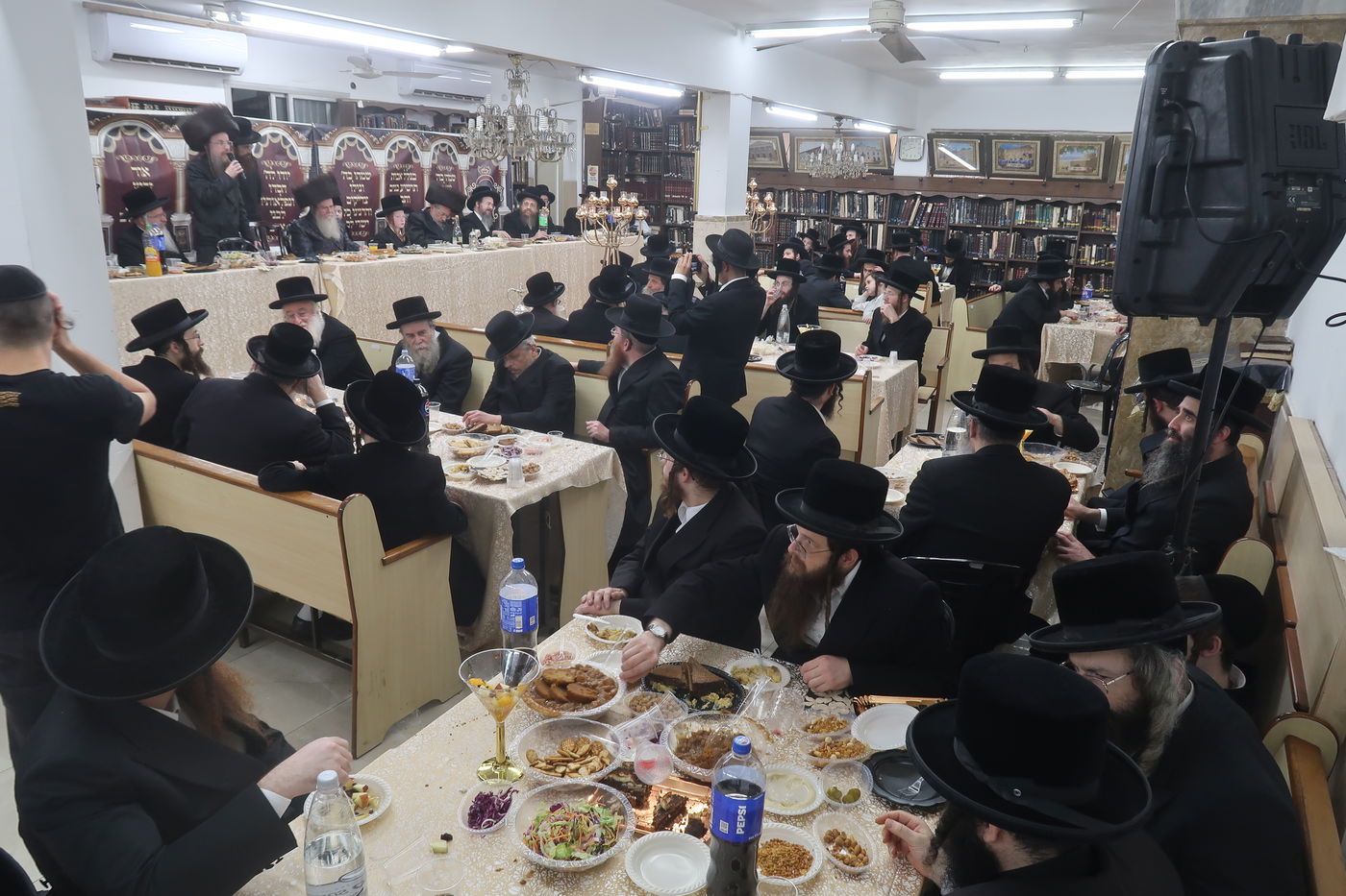 שמחת בית בחצרות אנטניא - בערגסאז