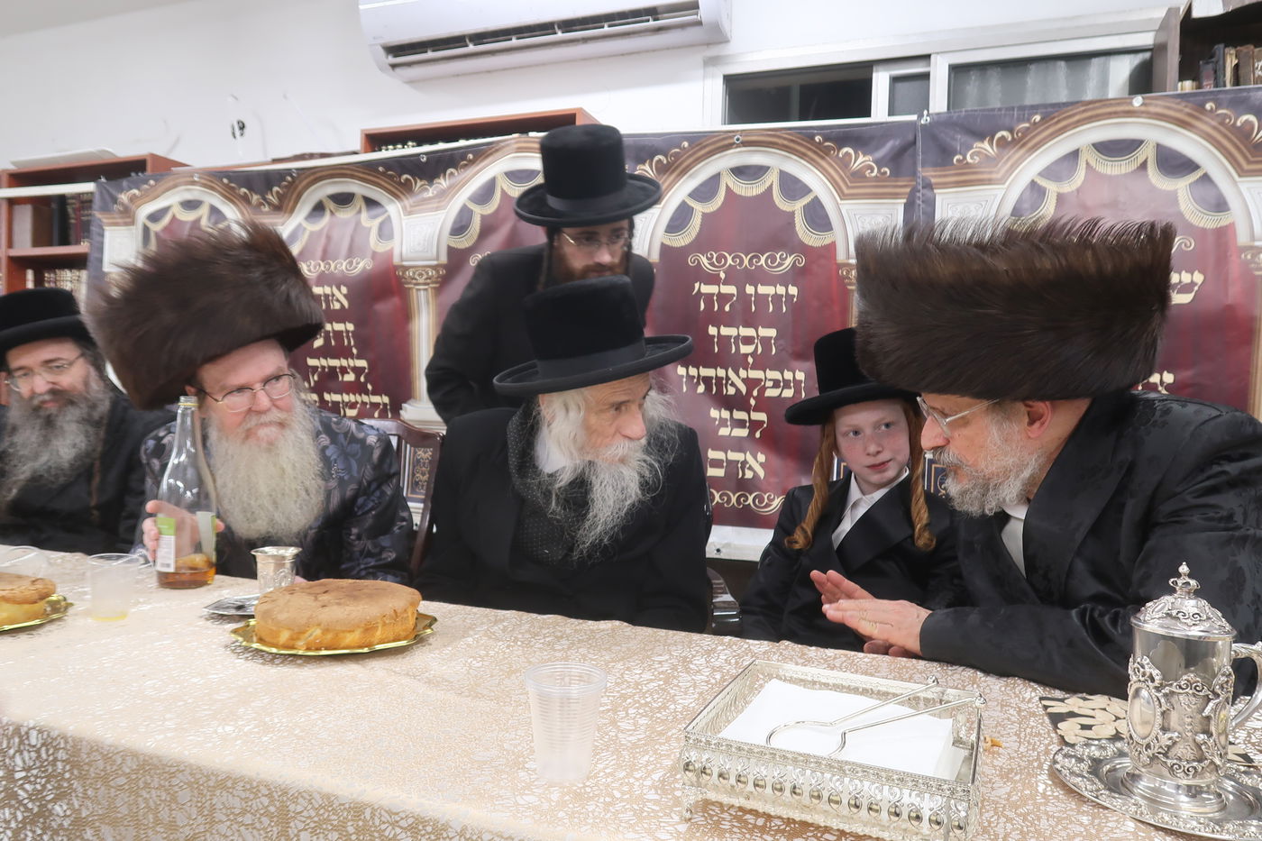 שמחת בית בחצרות אנטניא - בערגסאז