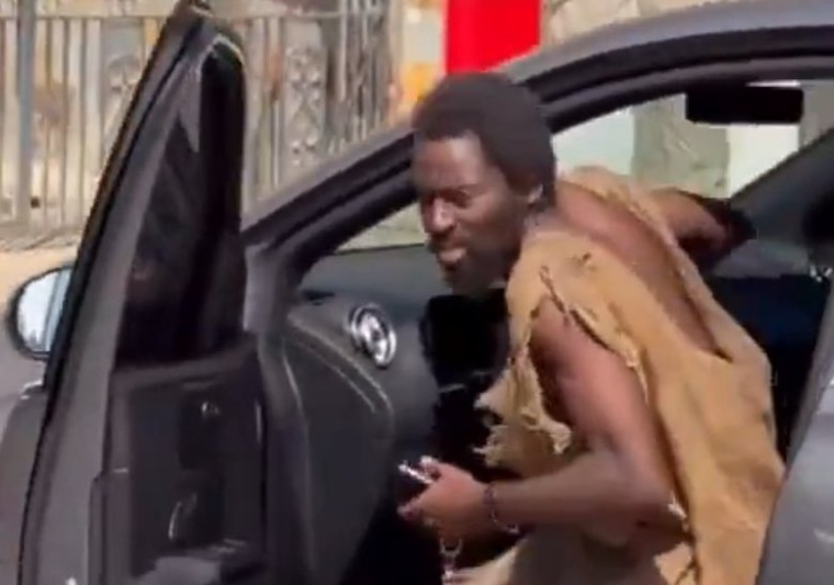 אבו נח יוצא מהמרצדס