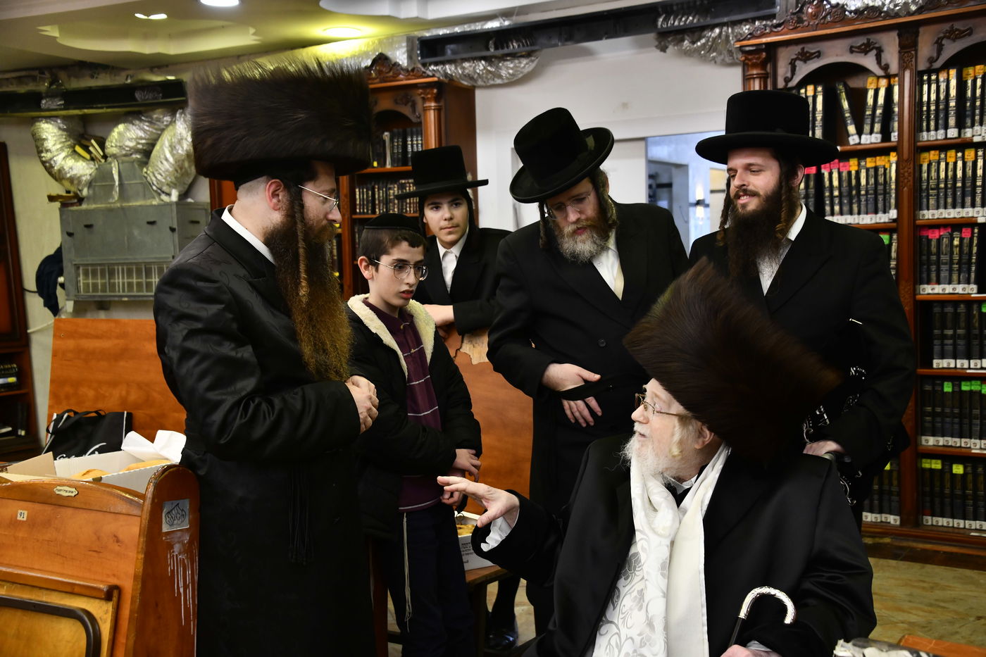 שמחת הברית בחצרות קרעטשניף - פרמשילאן - ספינקא