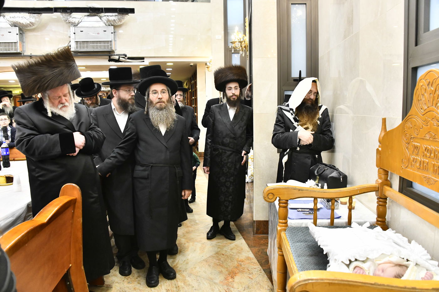 שמחת הברית בחצרות קרעטשניף - פרמשילאן - ספינקא