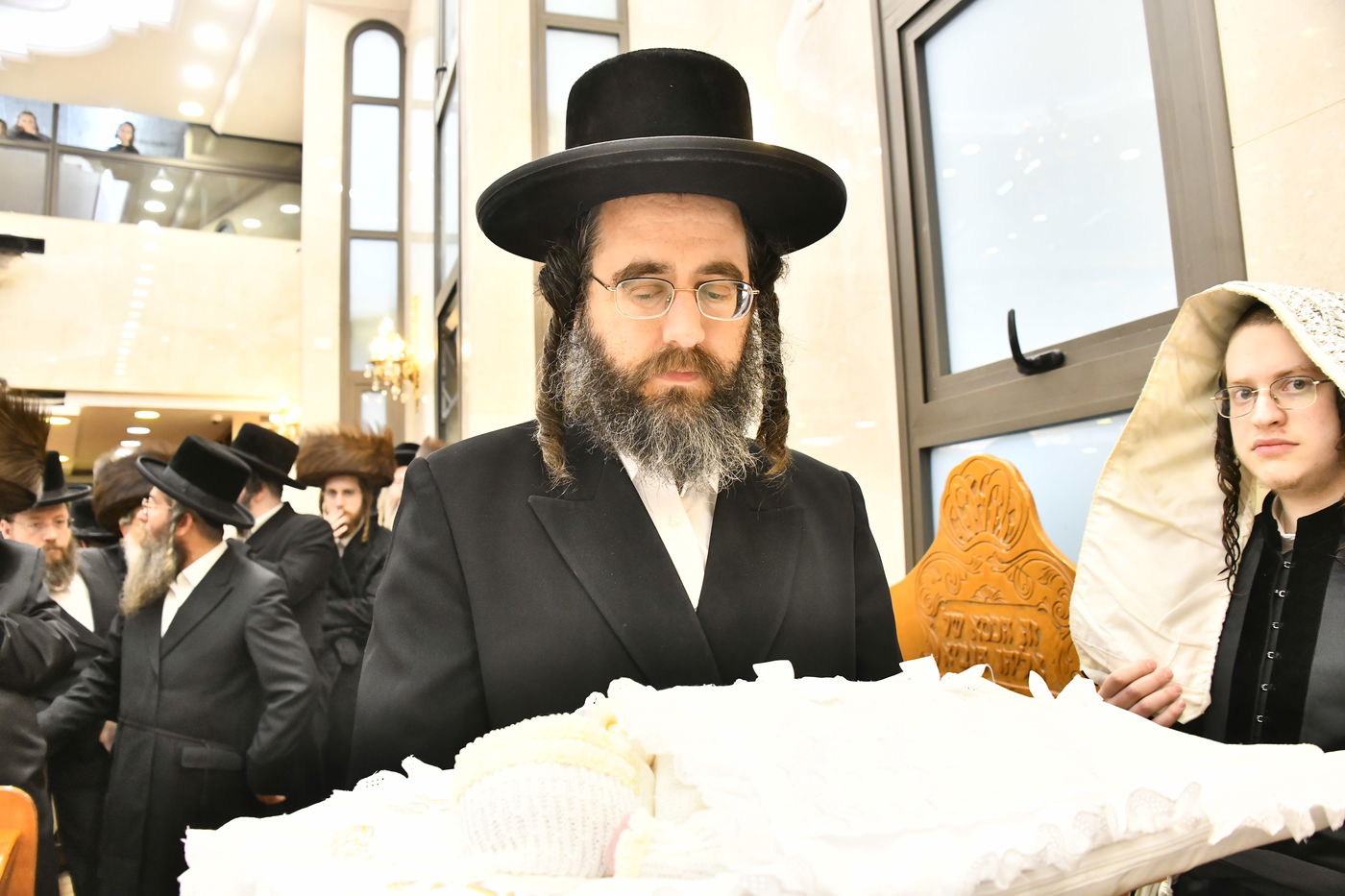 שמחת הברית בחצרות קרעטשניף - פרמשילאן - ספינקא