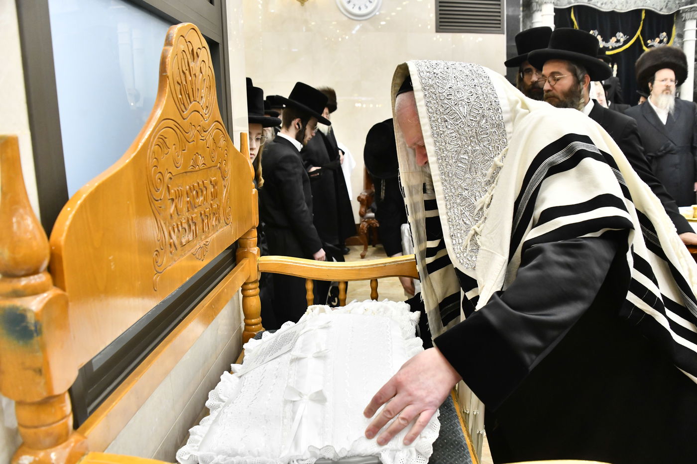 שמחת הברית בחצרות קרעטשניף - פרמשילאן - ספינקא