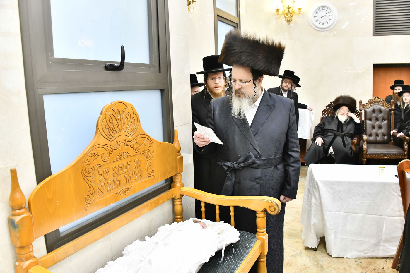 שמחת הברית בחצרות קרעטשניף - פרמשילאן - ספינקא