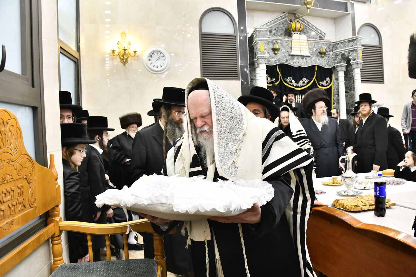 שמחת הברית בחצרות קרעטשניף - פרמשילאן - ספינקא