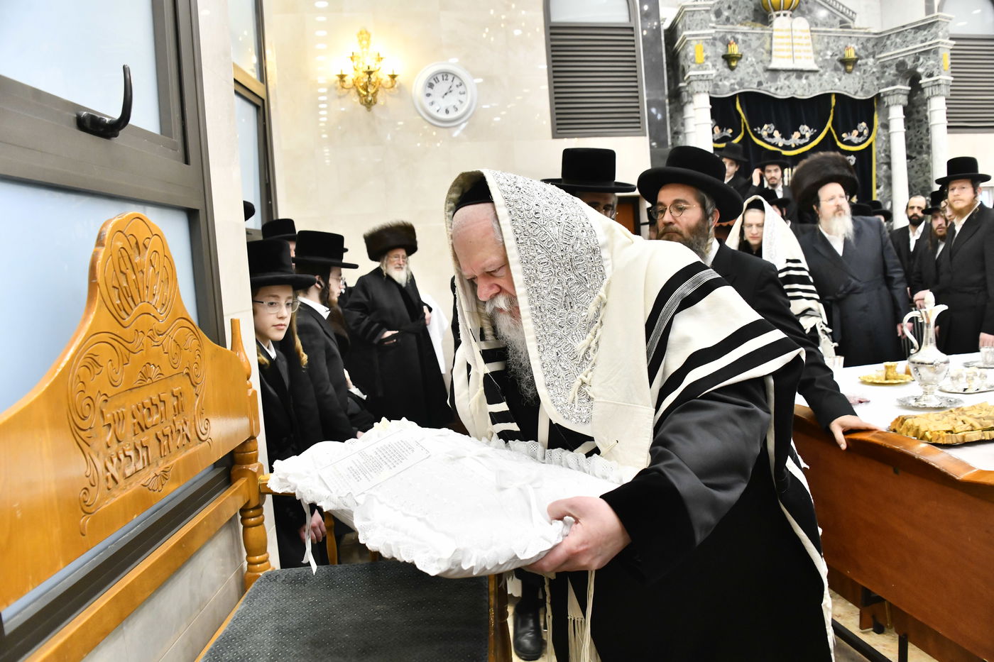 שמחת הברית בחצרות קרעטשניף - פרמשילאן - ספינקא