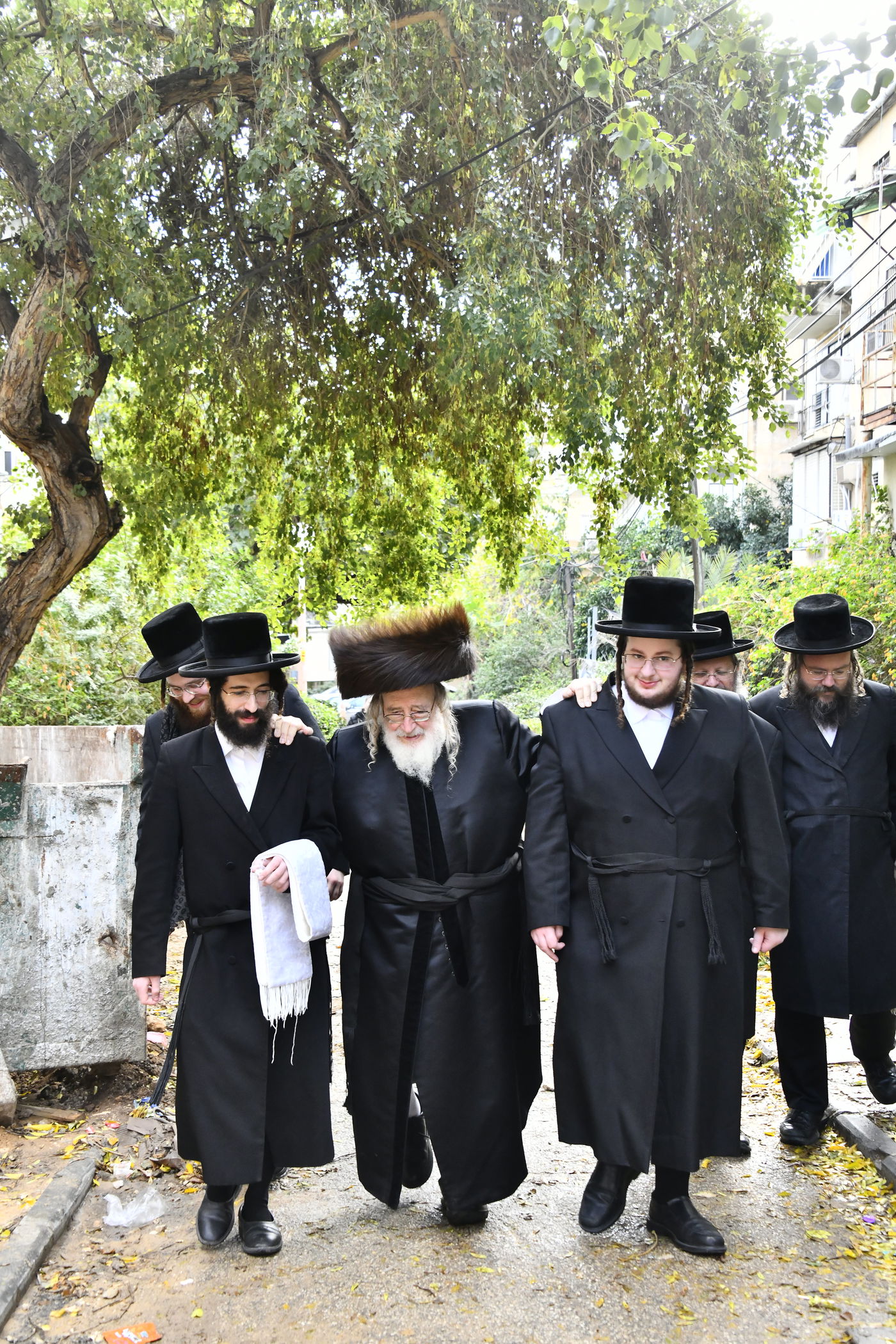 שמחת הברית בחצרות קרעטשניף - פרמשילאן - ספינקא