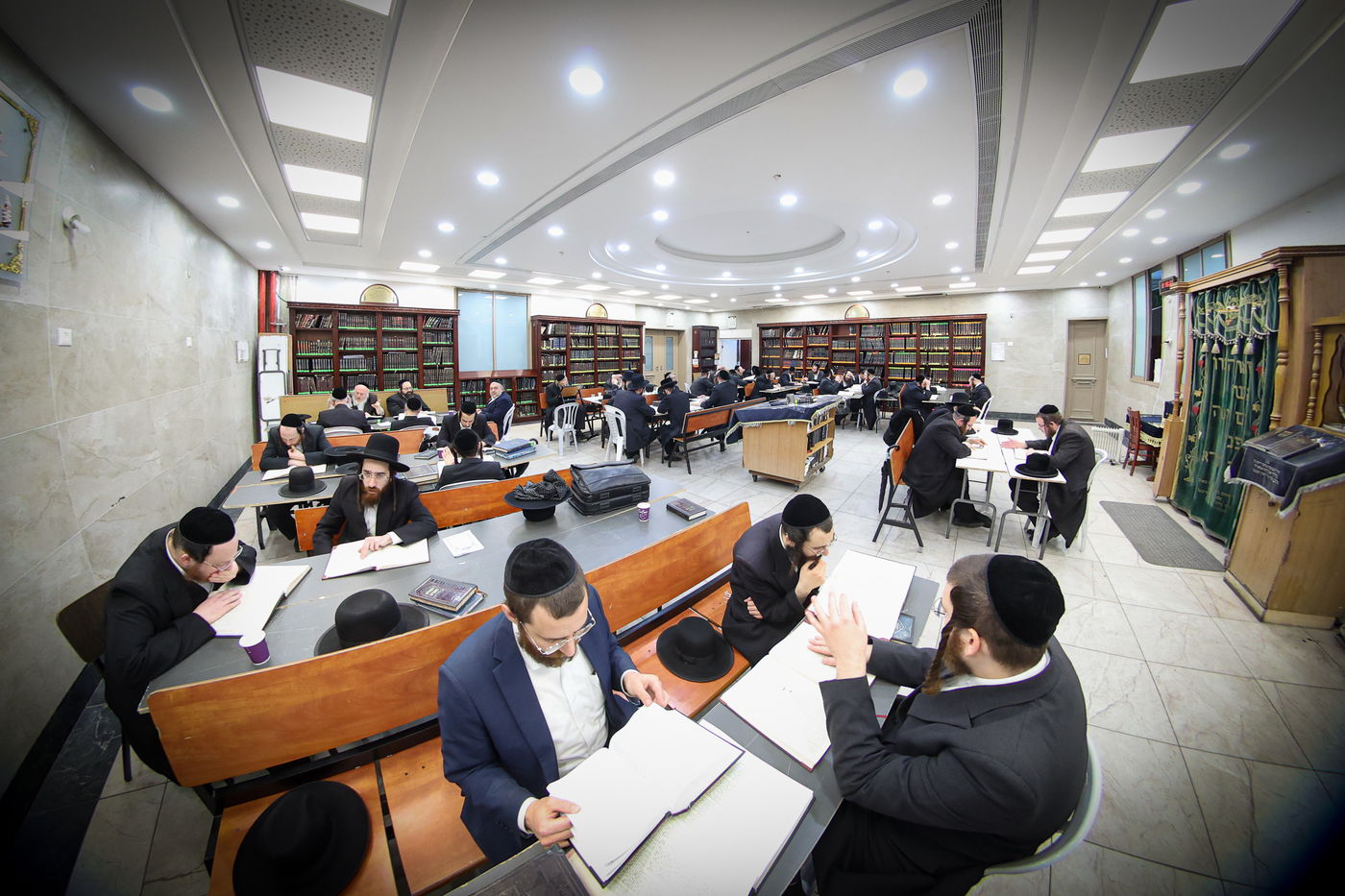 מעמד הסיום אצל הגה"צ רבי חיים צבי מייזליש