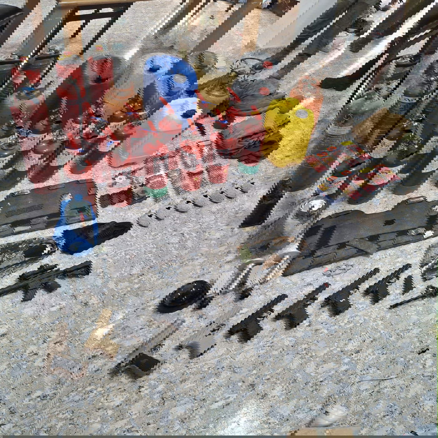 חלק מאמצעי הלחימה שנתפסו