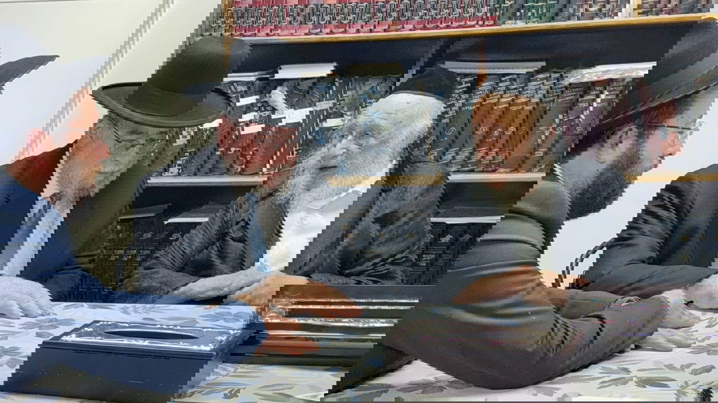 הרב גולדשמידט השבוע במעונו של הגרב"ד פוברסקי