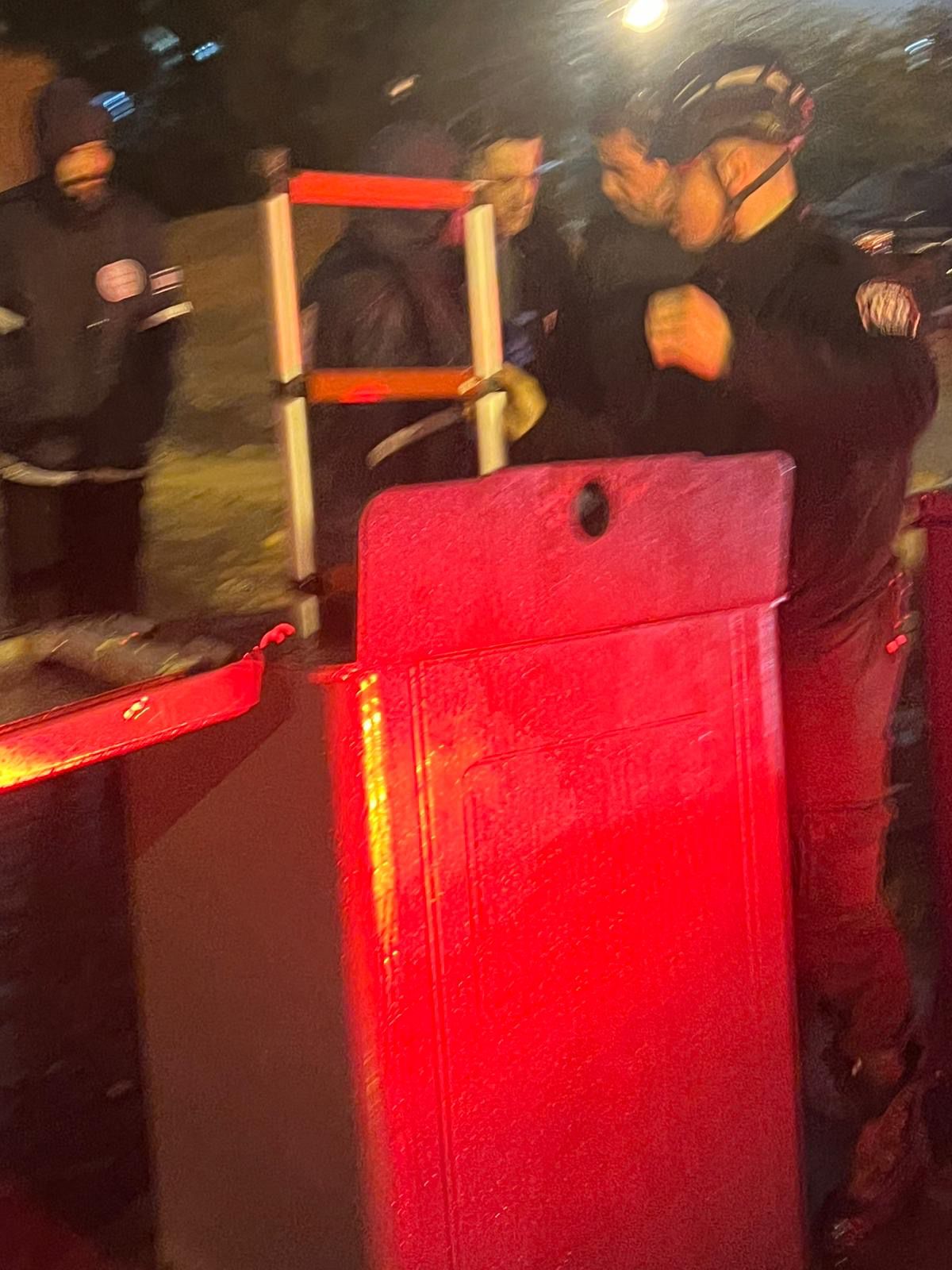 אשה נפלה לתוך פח מוטמן - וחולצה על ידי יחידה מיוחדת