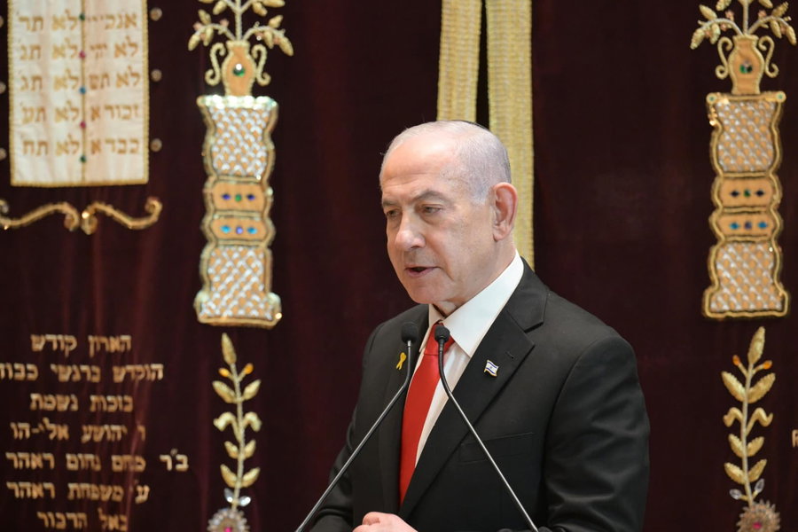 בשירת 'ימים': כך התקבל ראש הממשלה בבית הכנסת במיאמי | צפו