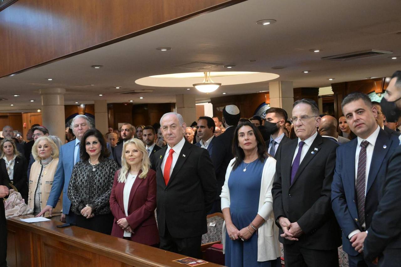 בשירת 'ימים': כך התקבל ראש הממשלה בבית הכנסת במיאמי | צפו