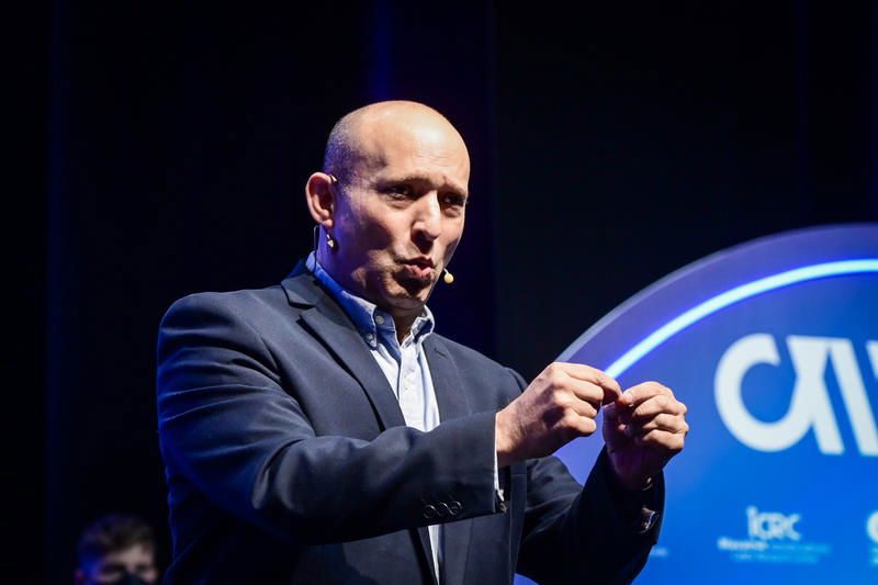 בנט מאבד מכוחו ומוריד את גוש 'רק לא ביבי' אל מתחת למספר המיוחל