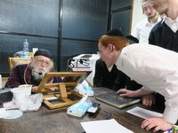 הגר"מ גריינמן במסירת שיעור אחר השחרור