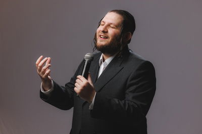 מתפלל ומאמין. הזמר שמוליק קליין