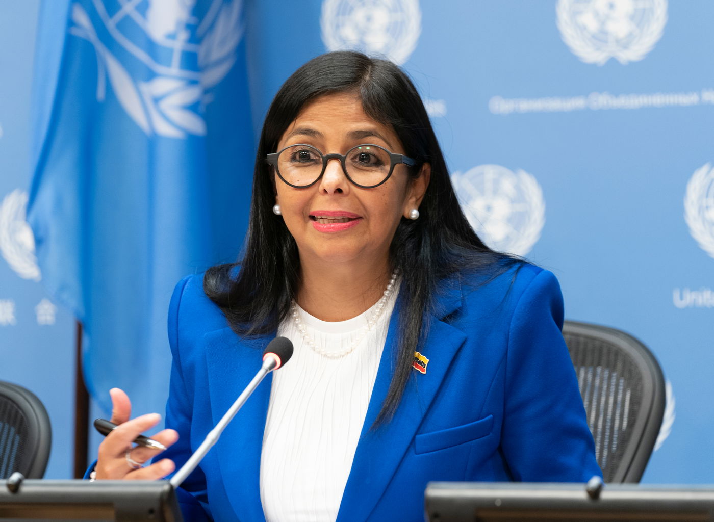 הנשיאה בפועל, דלסי רודריגז