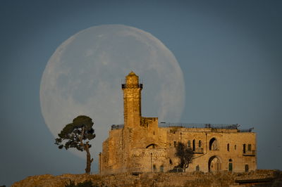 שיקעת הירח בקבר שמואל הנביא