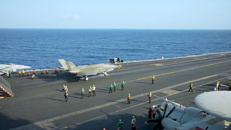 אימונים אמריקאים על נושאת מטוסים