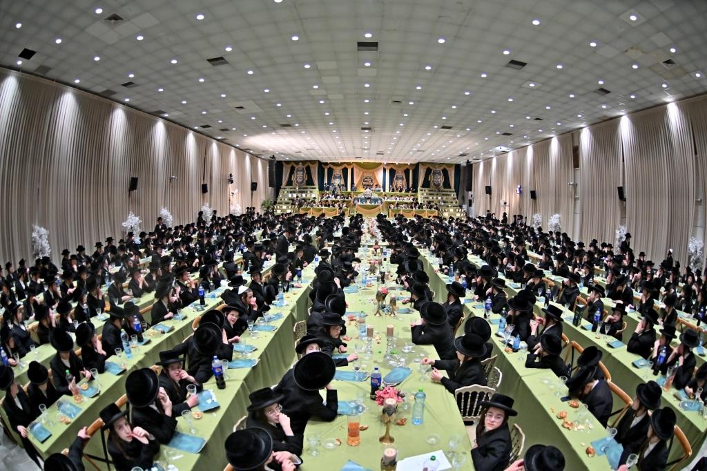 חלוקת פרסים בתולדות אהרן