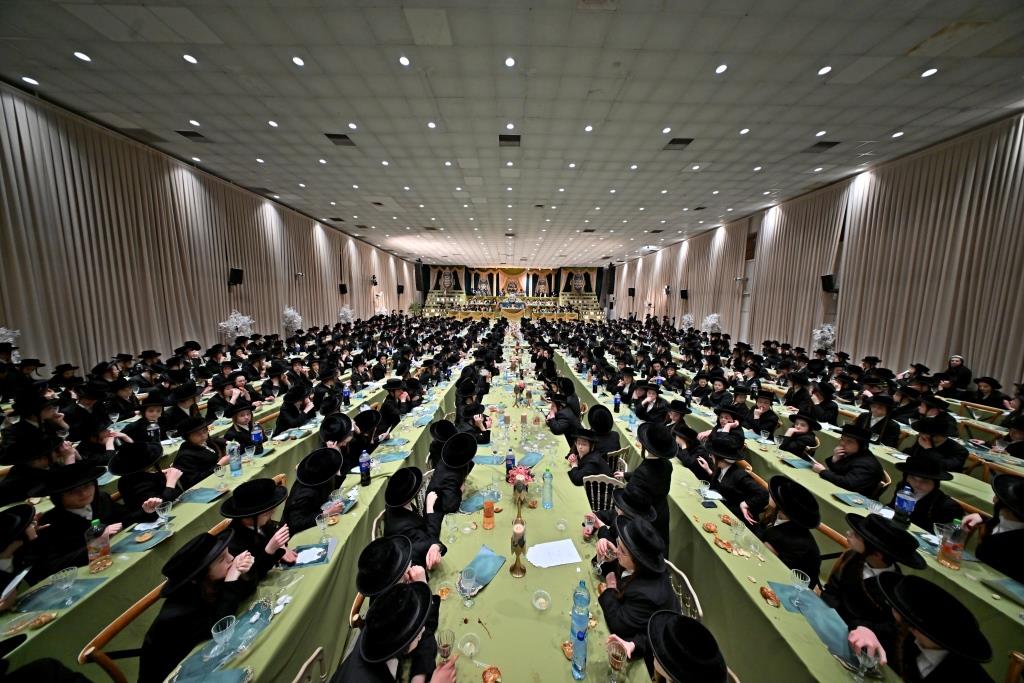 חלוקת פרסים בתולדות אהרן