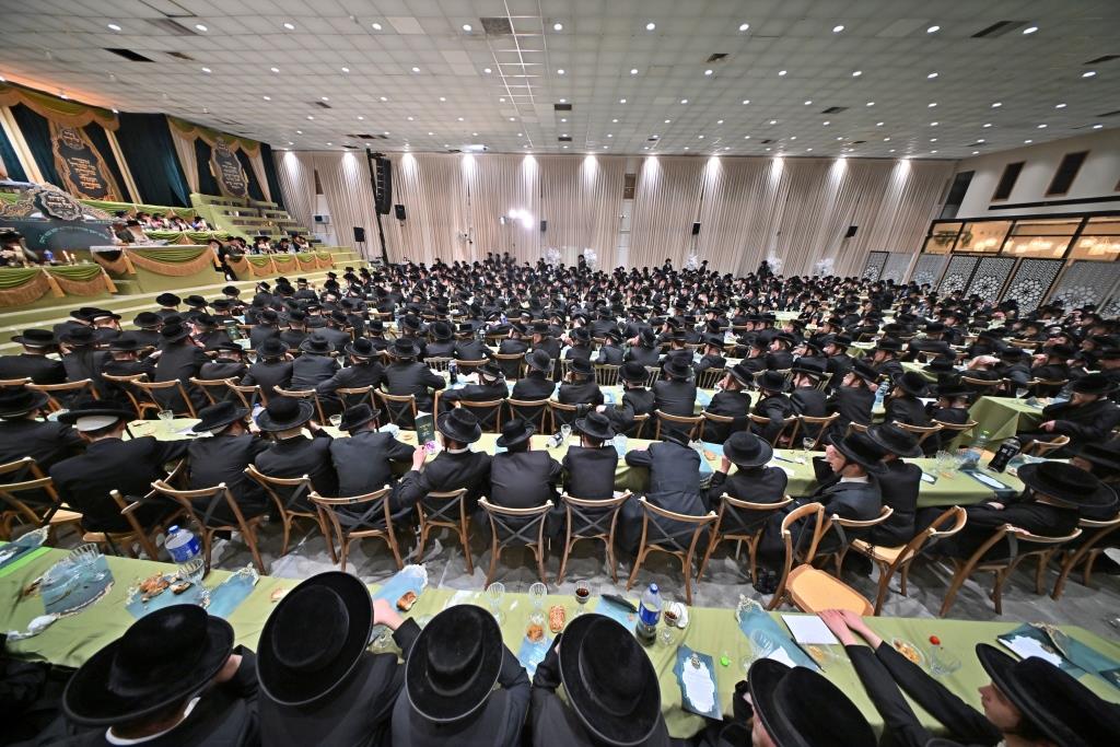 חלוקת פרסים בתולדות אהרן