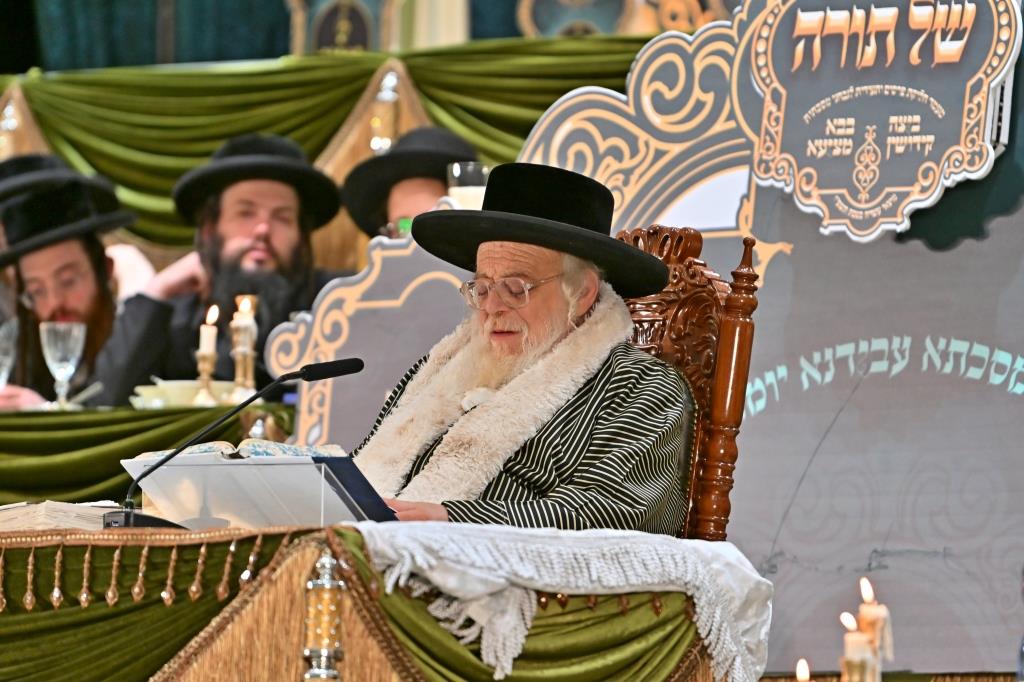 חלוקת פרסים בתולדות אהרן