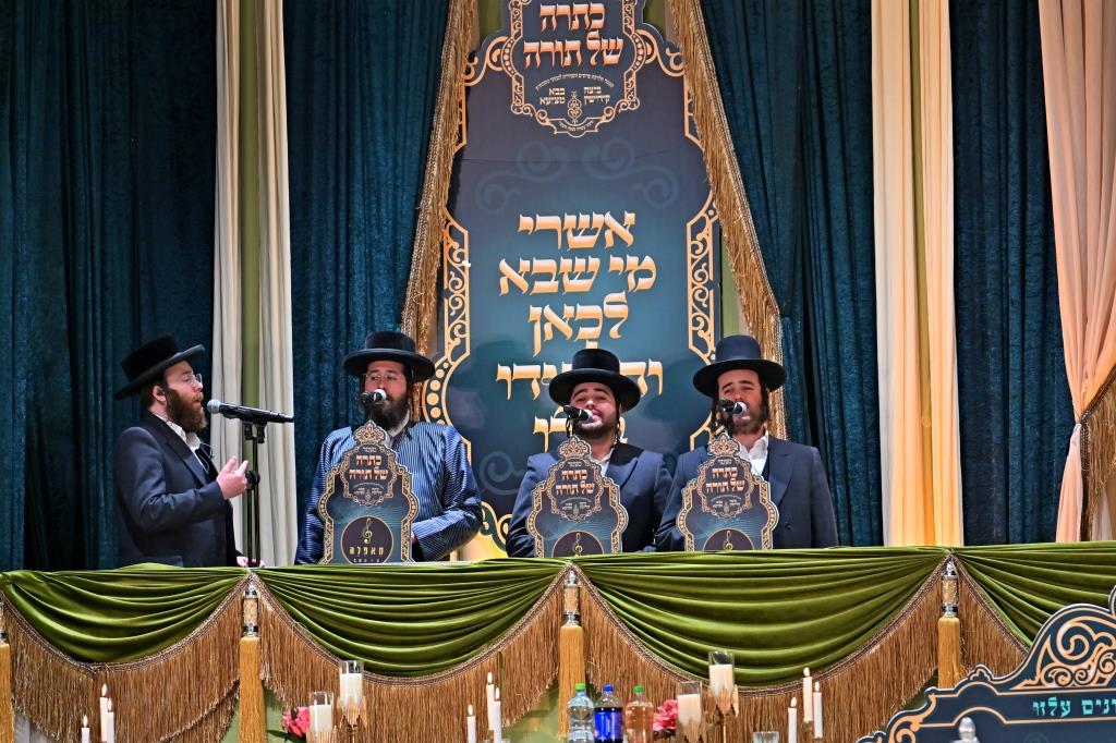 חלוקת פרסים בתולדות אהרן