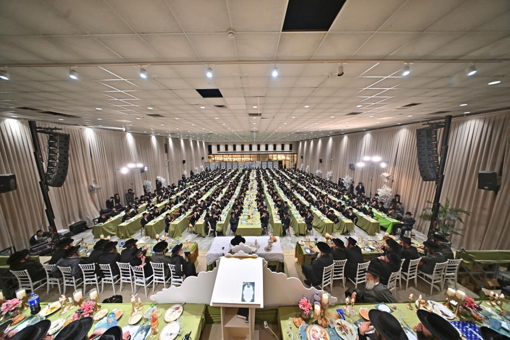 חלוקת פרסים בתולדות אהרן