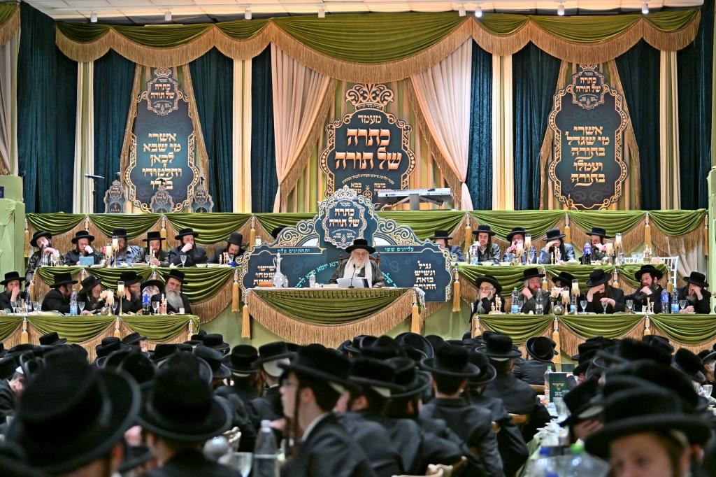 חלוקת פרסים בתולדות אהרן