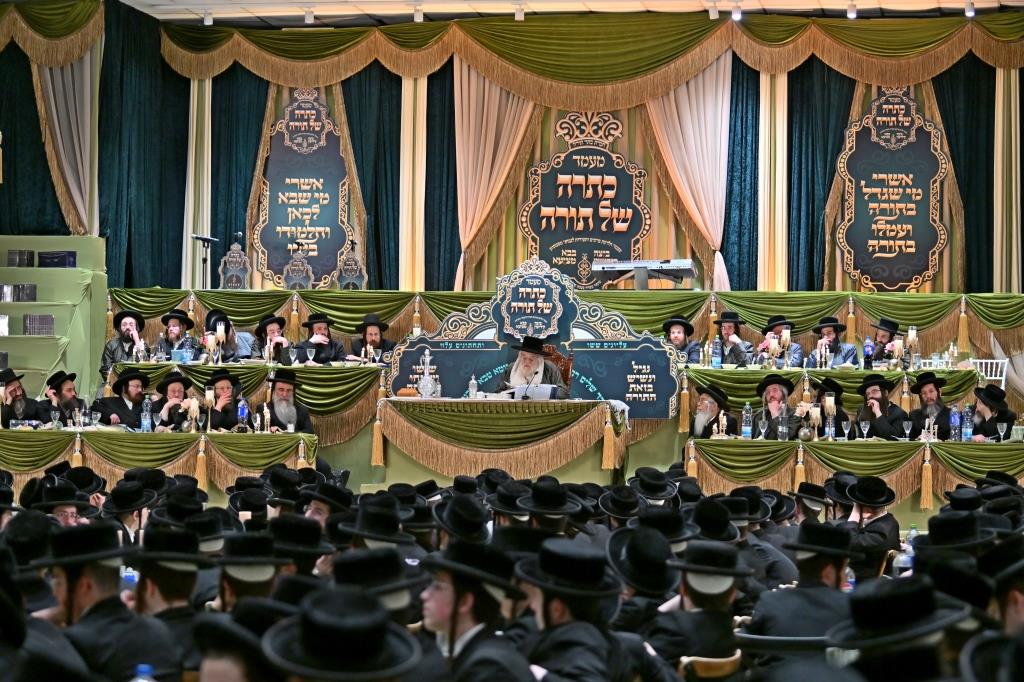 חלוקת פרסים בתולדות אהרן