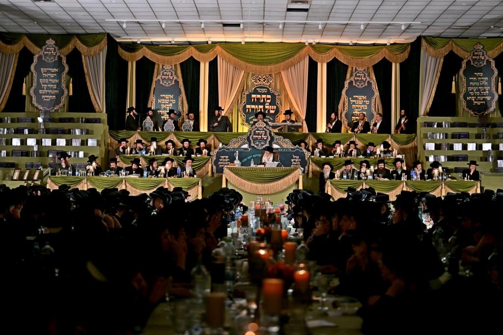 חלוקת פרסים בתולדות אהרן