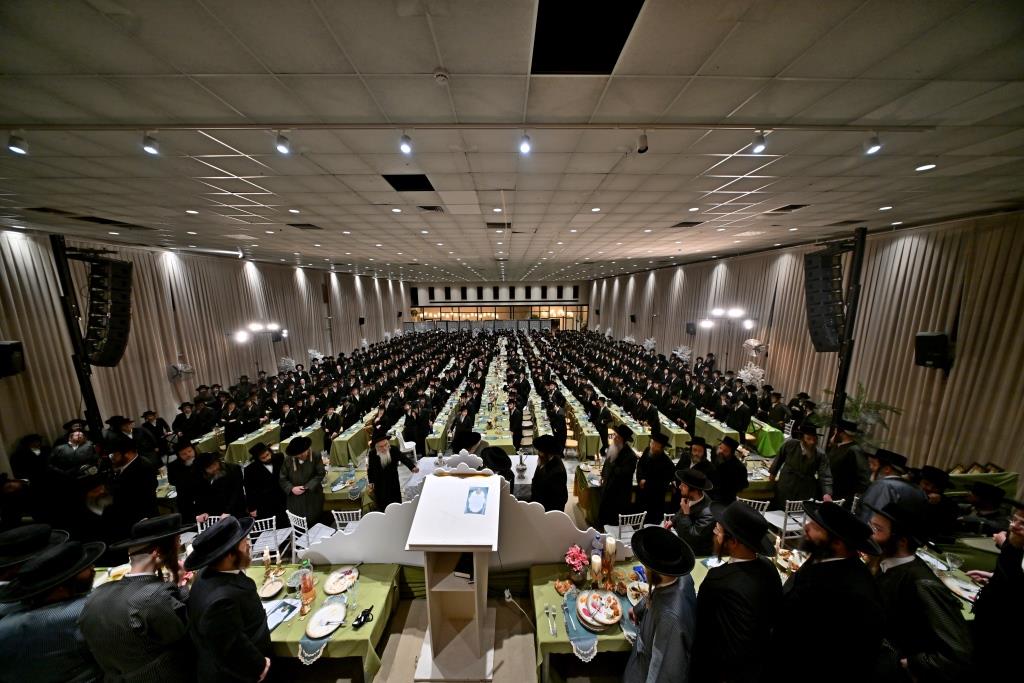 חלוקת פרסים בתולדות אהרן