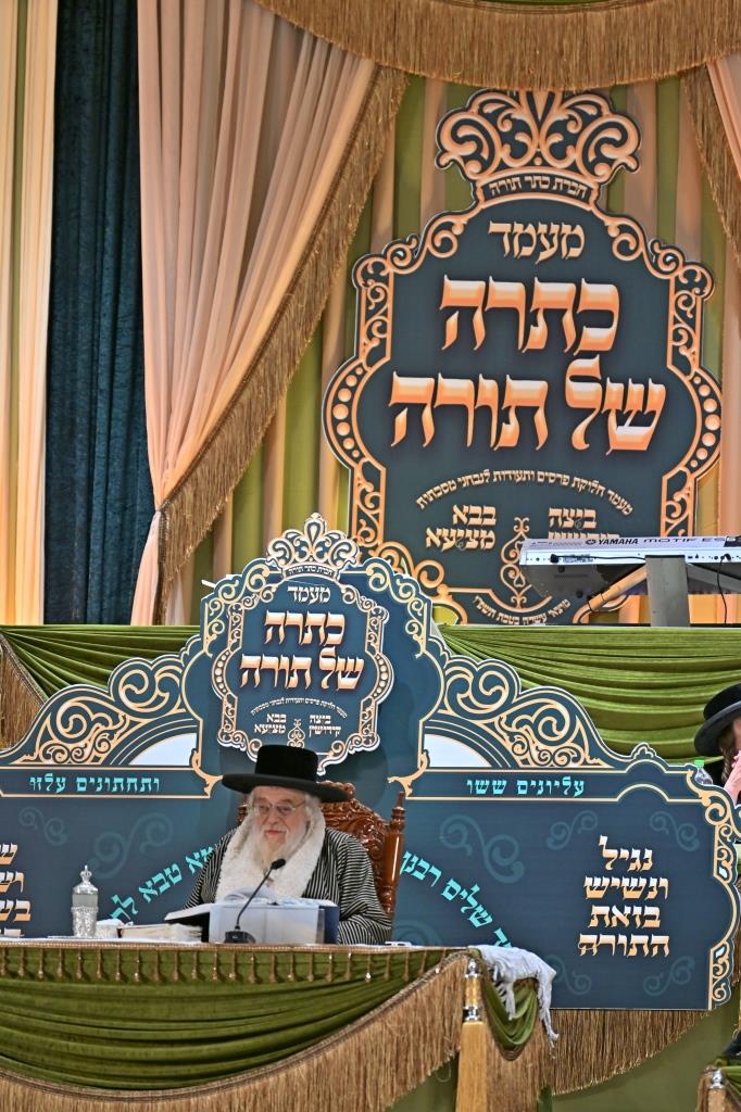 חלוקת פרסים בתולדות אהרן