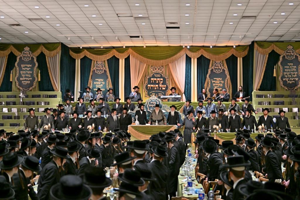 חלוקת פרסים בתולדות אהרן