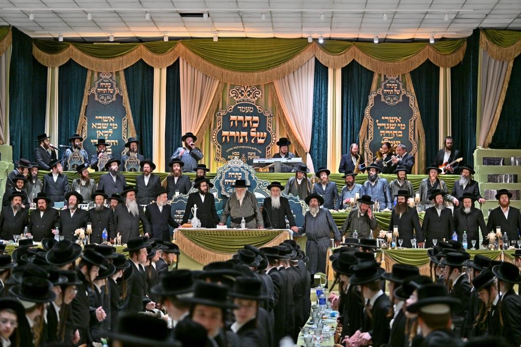 חלוקת פרסים בתולדות אהרן