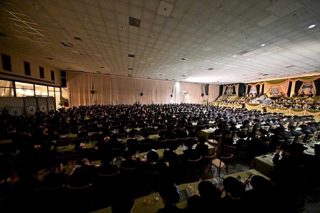 חלוקת פרסים בתולדות אהרן