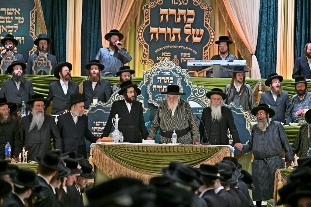 חלוקת פרסים בתולדות אהרן