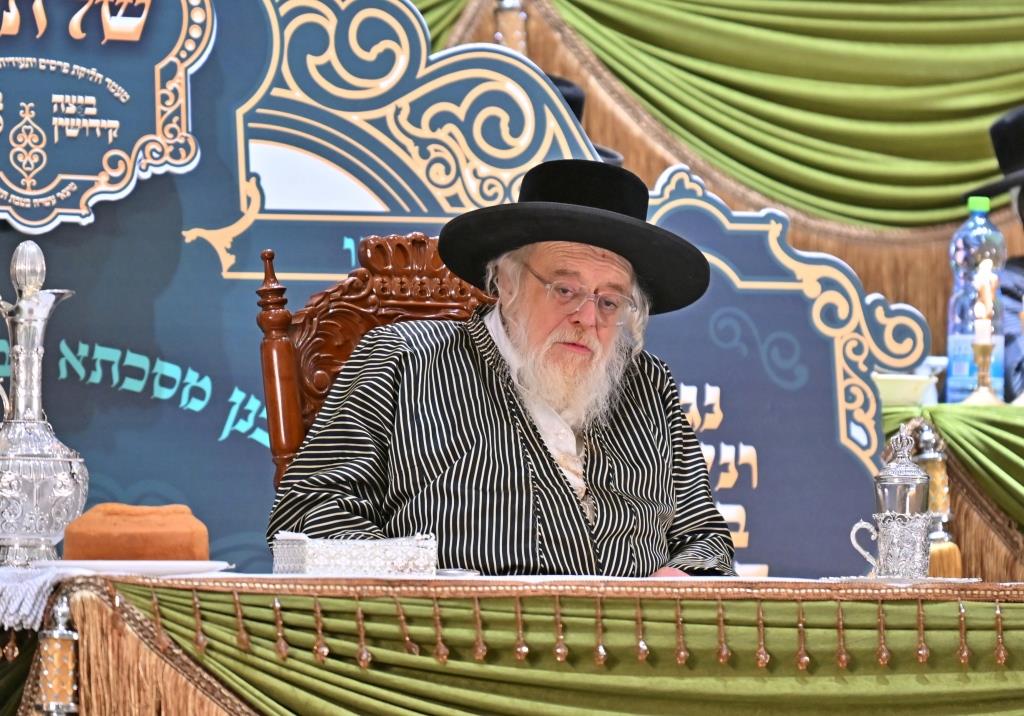 חלוקת פרסים בתולדות אהרן