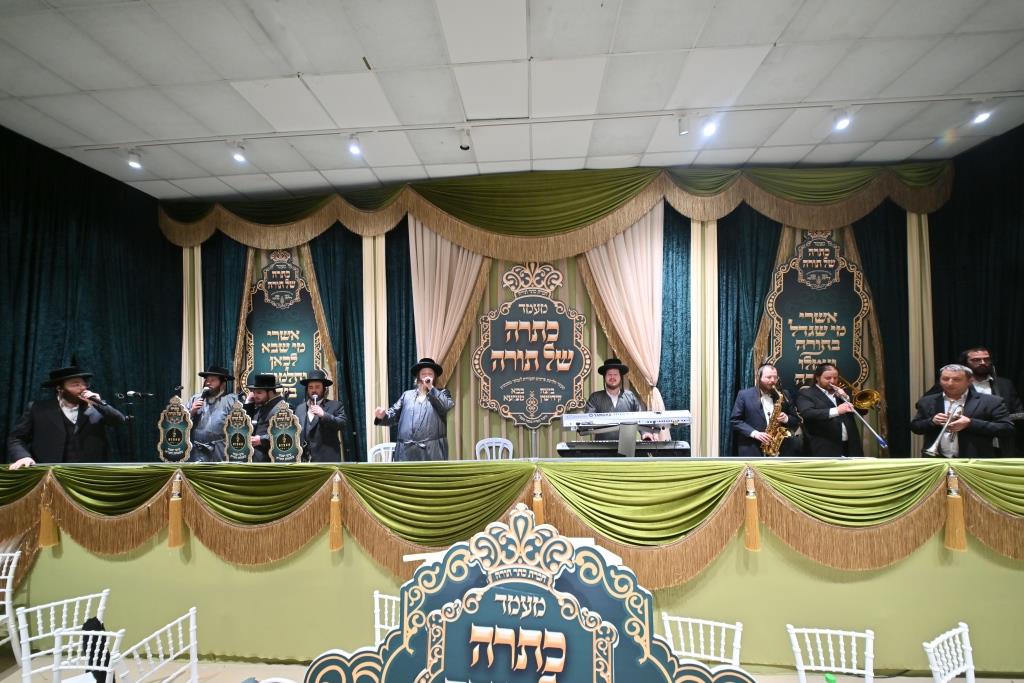 חלוקת פרסים בתולדות אהרן