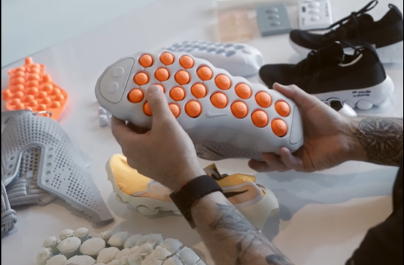 הנעל במעבדה