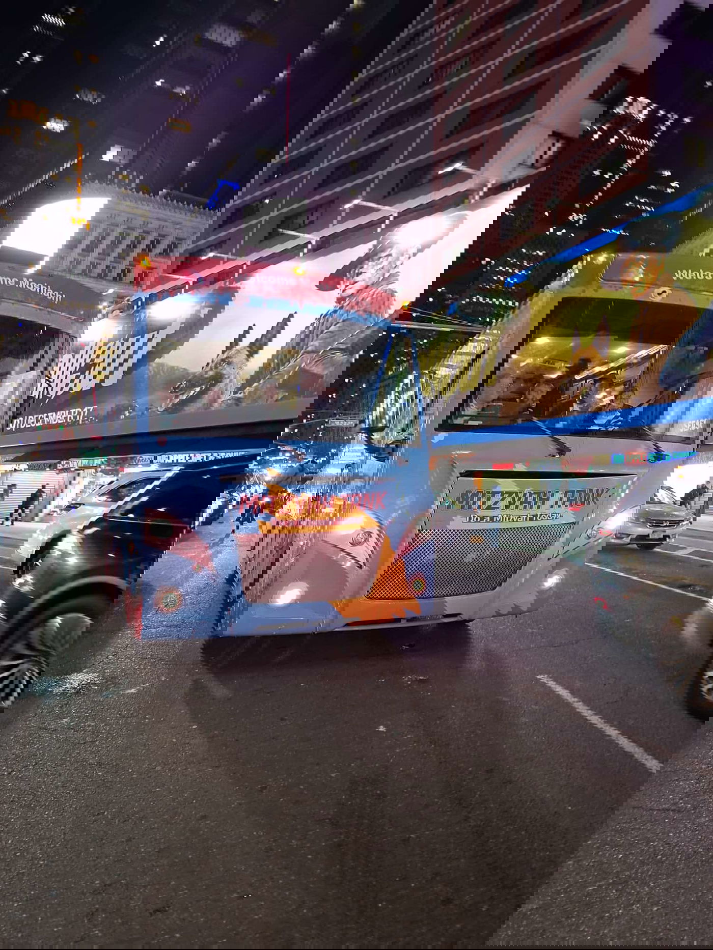 רכב יהדות של חסידי חב"ד במנהטן