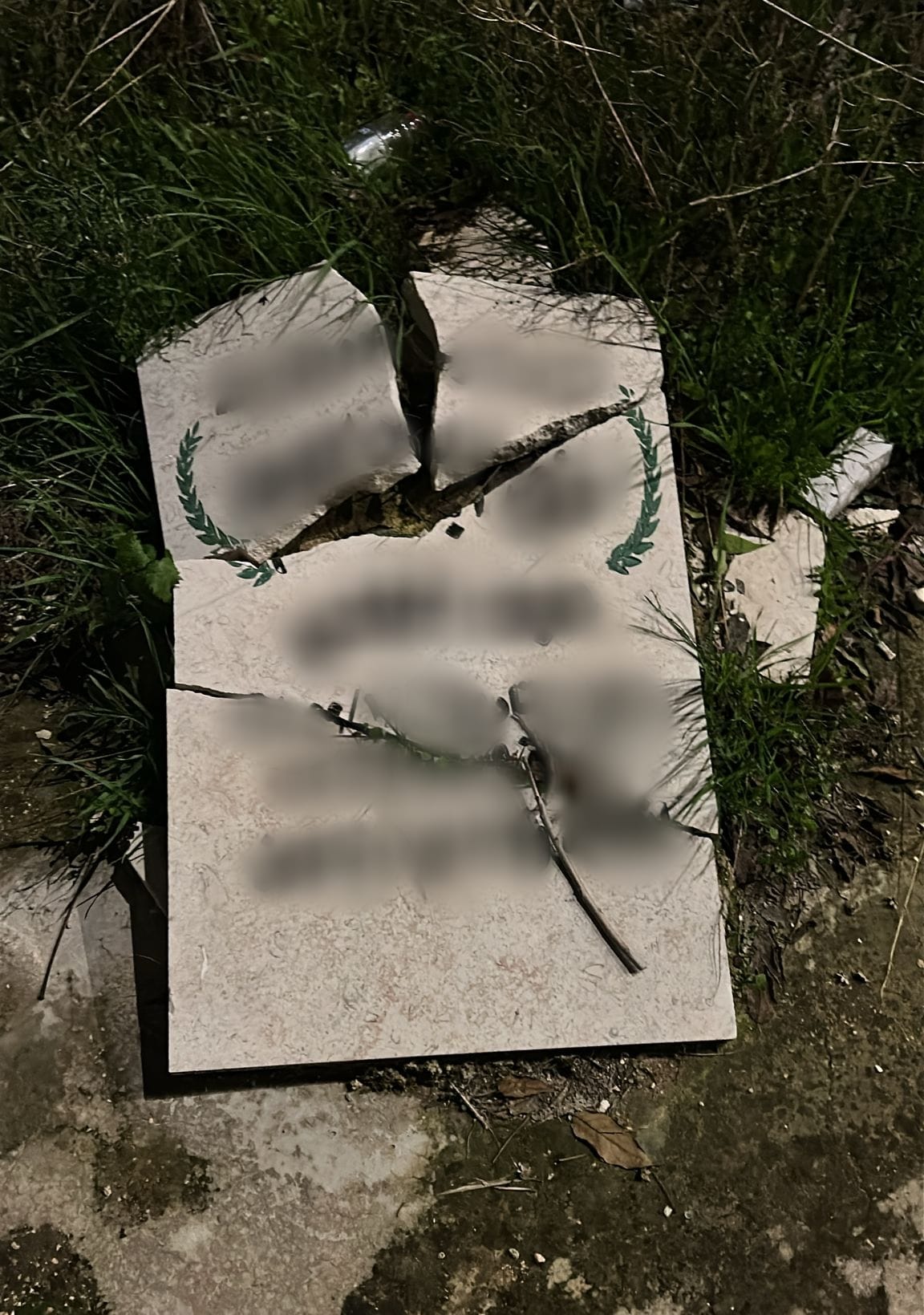 השחתת המצבות בבית הקברות המוסלמי