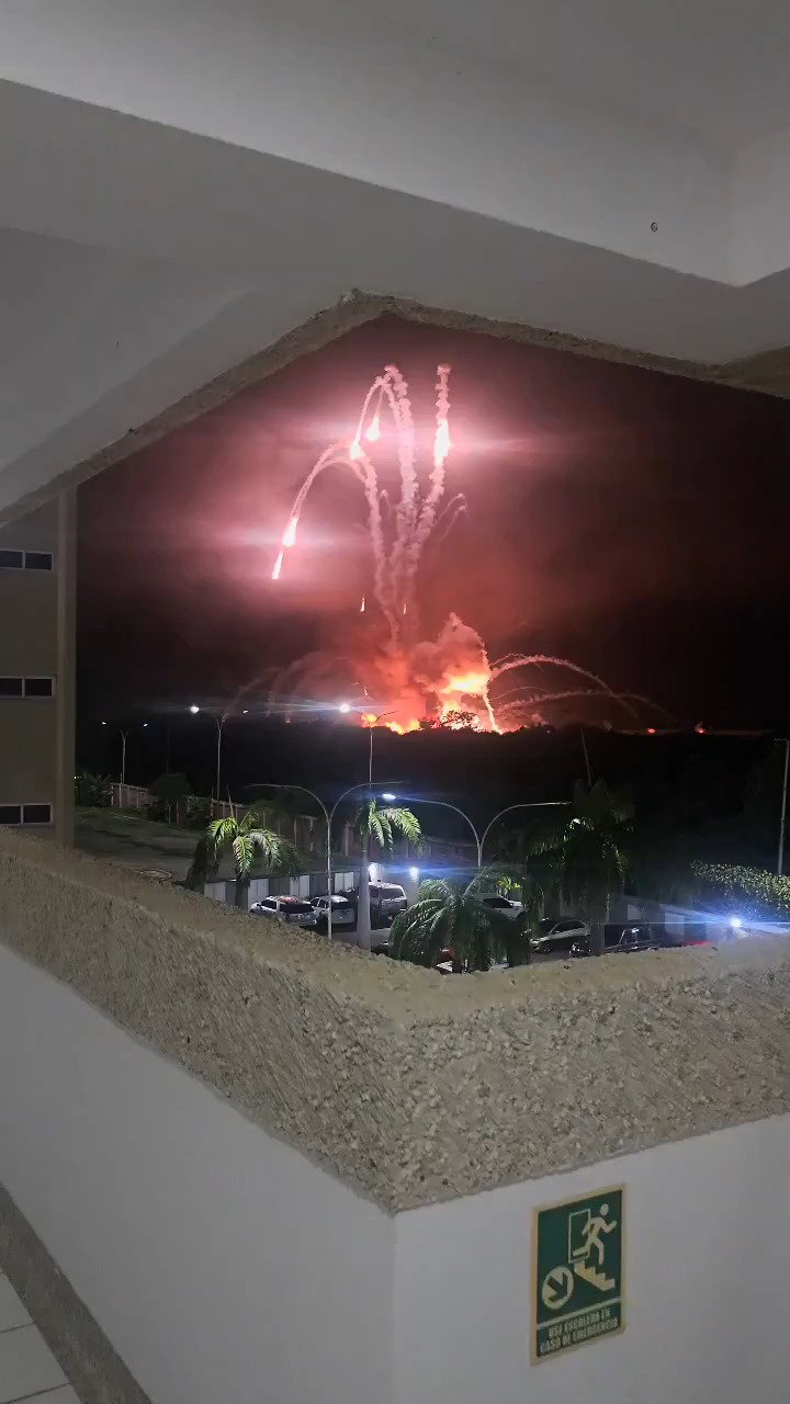 פיצוצים משניים גדולים לאחר תקיפה אווירית אמריקאית באזור נמל התעופה היגארוטה בוונצואלה