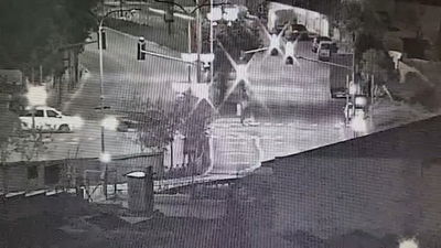 צמוד־צמוד באמצע הלילה: תיעוד הגניבה החמורה ברחוב הירושלמי | צפו