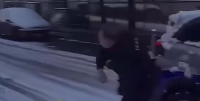 "עדיף מרימוני הלם" | השוטרים הצרפתים פתחו במלחמת שלג עם התושבים