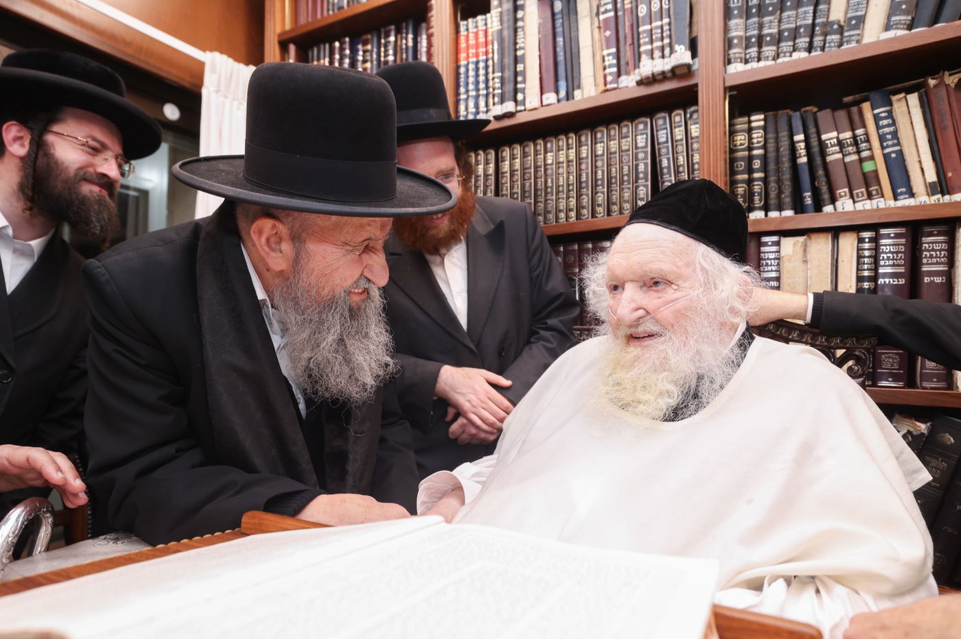 הגרב"צ מוצפי בביקור אצל הגר"מ שטרנבוך